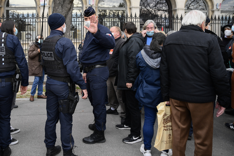 Fransa’da Müslümanlara alçak baskı! Devlet eliyle şiddete dönüştü...