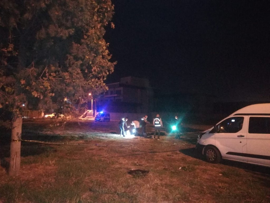 İzmir’de otel otoparkında vahşet! Önce eski eşinin arkadaşını vurdu sonra  intihar etti