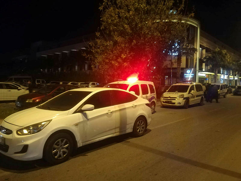 İzmir’de otel otoparkında vahşet! Önce eski eşinin arkadaşını vurdu sonra  intihar etti