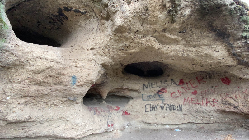Samsun’da 60 bin yıllık Tekkeköy Mağaraları’nın duvarları yazı tahtasına döndü