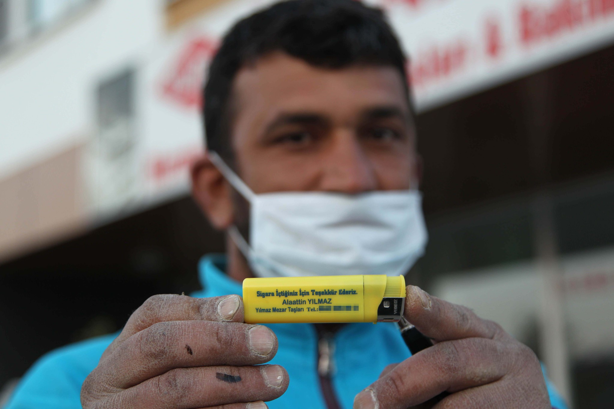 Mezar taşı ustasından dikkat çeken mesaj: Maske takmadığınız için teşekkür ederiz