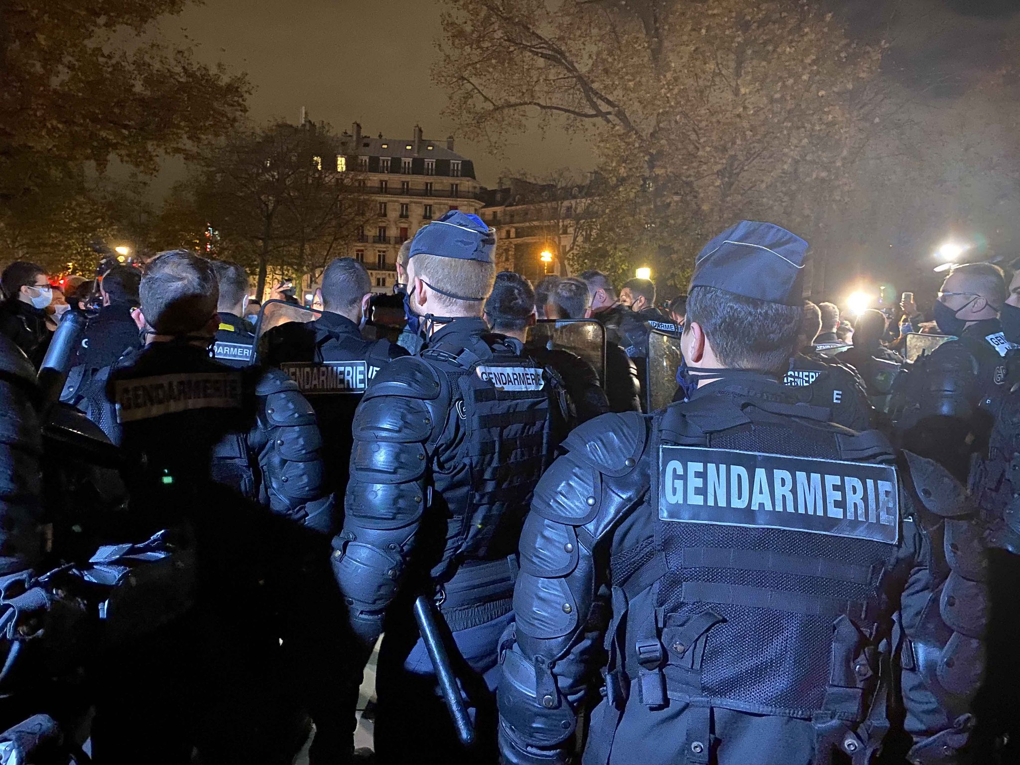 Fransız polisinden sığınmacılara insanlık dışı muamele: Sokak sokak kovaladılar!
