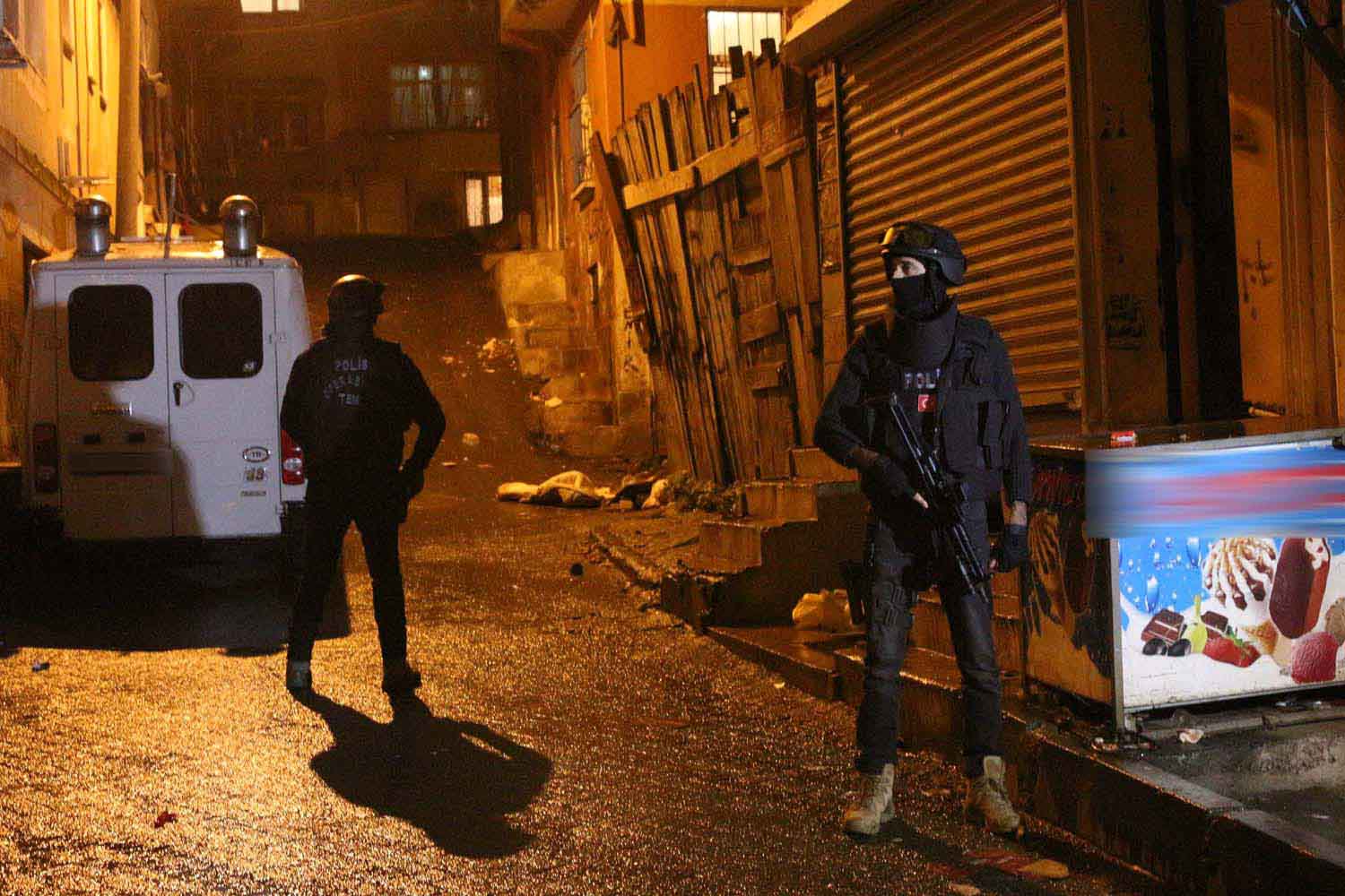 İstanbul’da PKK’ya gece yarısı operasyonu: 5 gözaltı var
