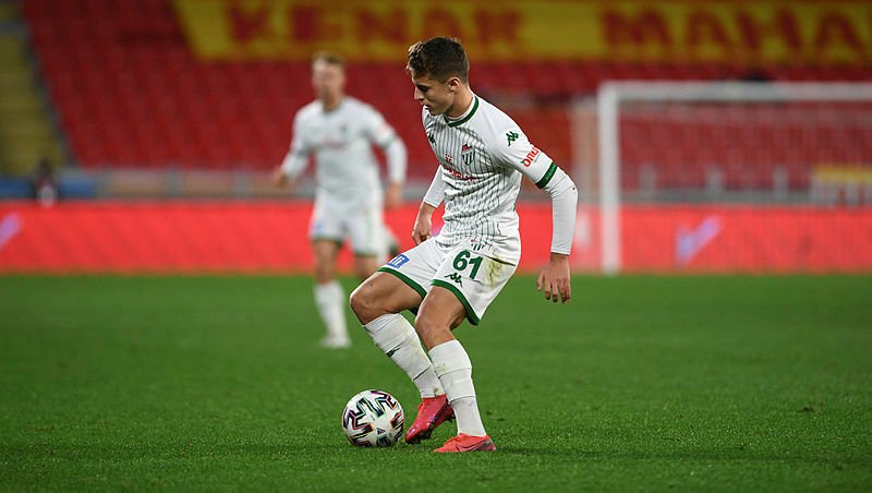 Galatasaray ve Fenerbahçe arasında yeni transfer savaşı! Ocak ayında büyük rekabet olacak