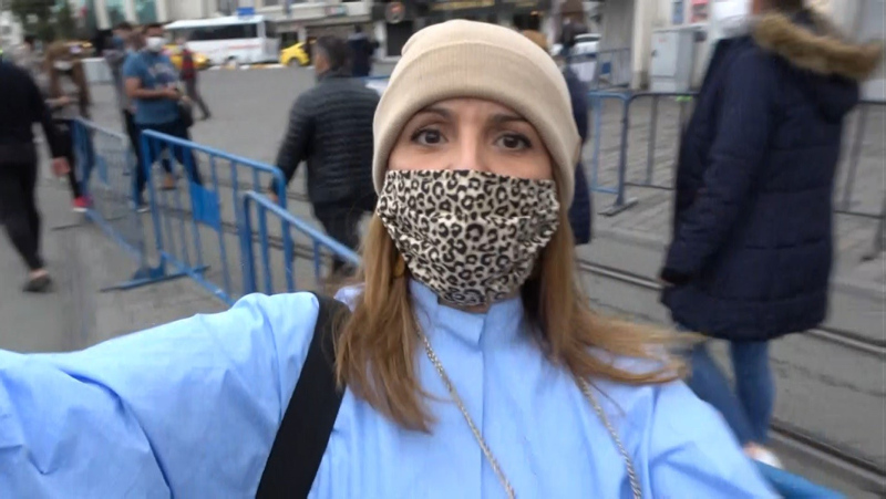 Taksim’de kadın turist gazeteciye saldırdı! O anlar kamerada