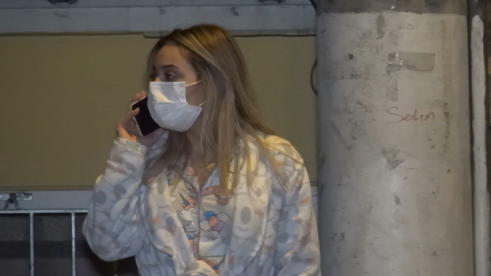 Bursa’da bu kadarına pes dedirten hareket! Evi yanarken canlı yayın yaptı