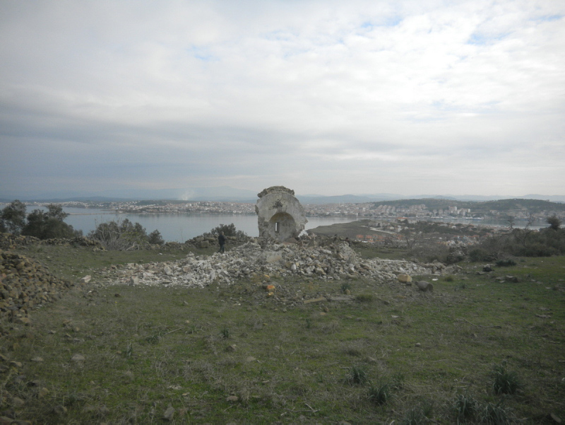İlk yerleşim yeri olarak kabul ediliyordu! 250 yıllık yapı defineci kazıları nedeniyle yıkıldı