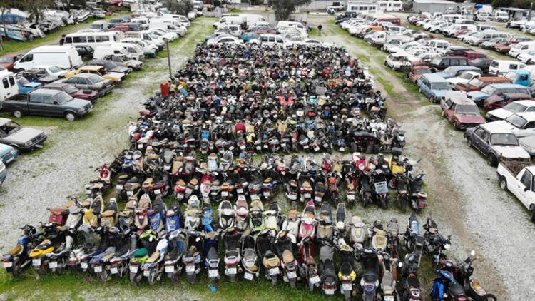 Binlerce otomobil ve motosiklet çürümeye bırakıldı! Araç çöplüğü havadan böyle görüntülendi