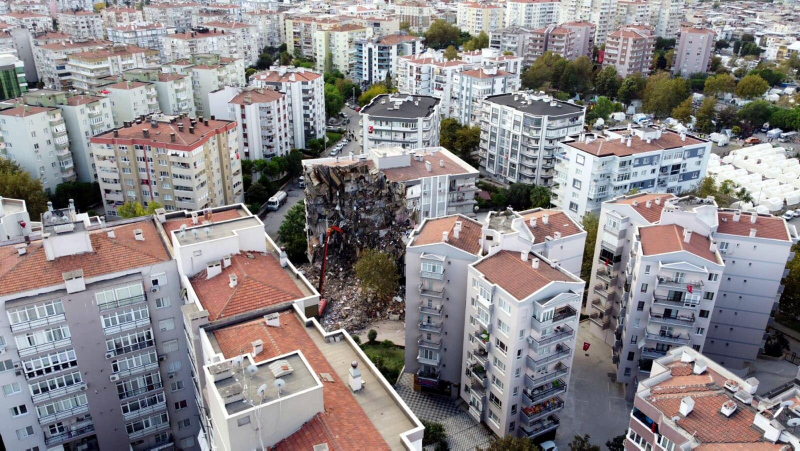 İzmir’deki 6,6’lık depremle ilgili flaş açıklama! Yıkılan binaların ortak özelliği...