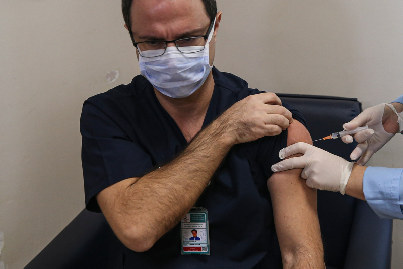 Korona aşısı olanlar yan etkilerle karşılaştığında ne yapacak? Sağlık Bakanlığından flaş açıklama
