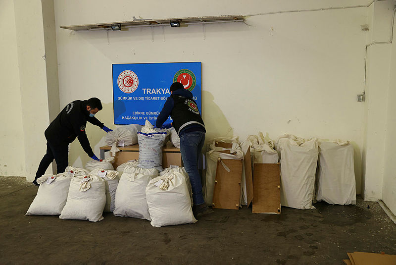 Son dakika: Edirne’de TIR’ın içinde 230 kilo uyuşturucu ele geçirildi