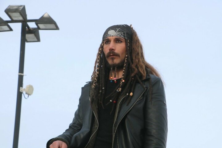 Sivaslı İbrahim Atalay, Jack Sparrow karakterine benzerliği ile vatandaşın ilgisini çekiyor