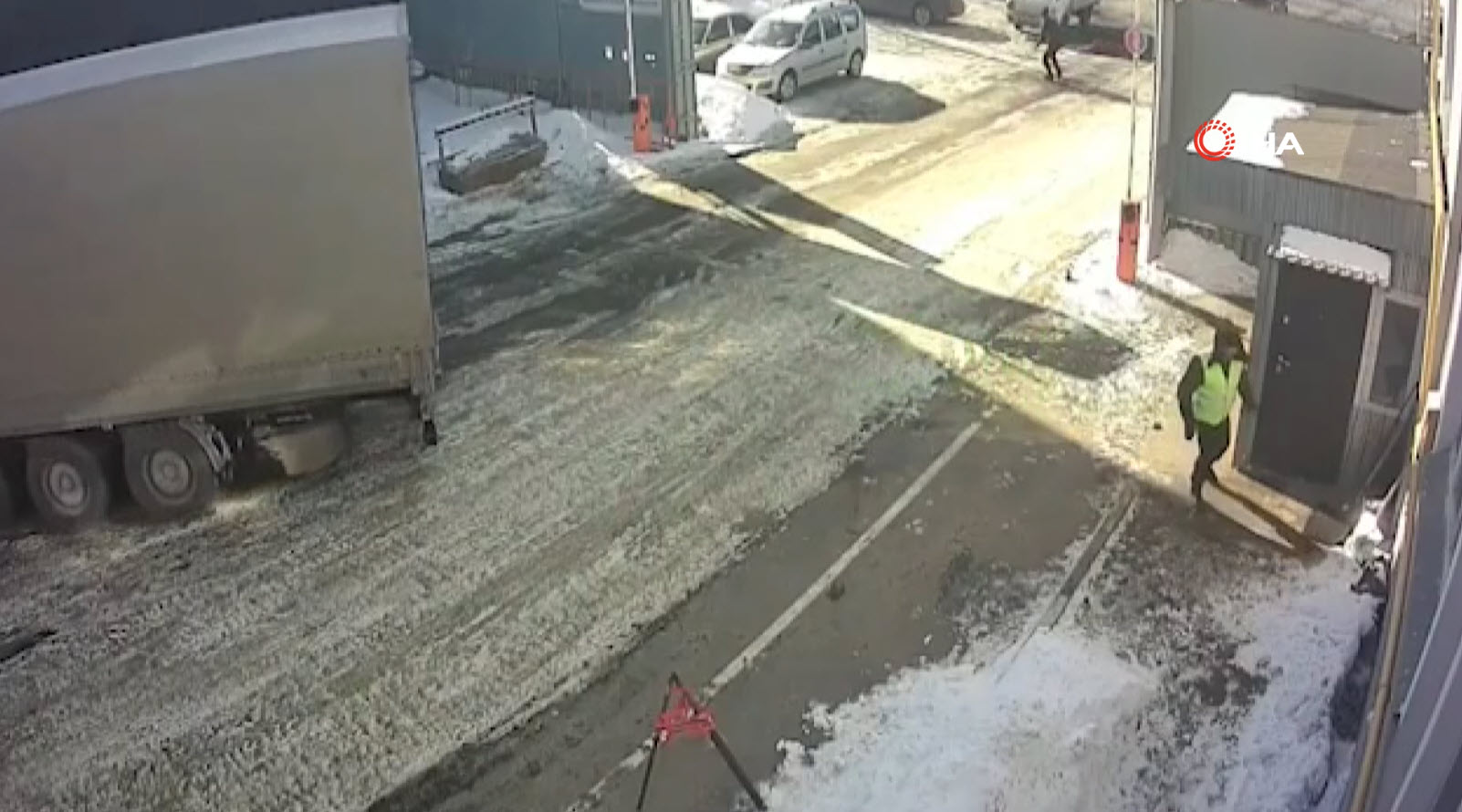 Bekçi kulübesine daldı! Fabrika işçisi...