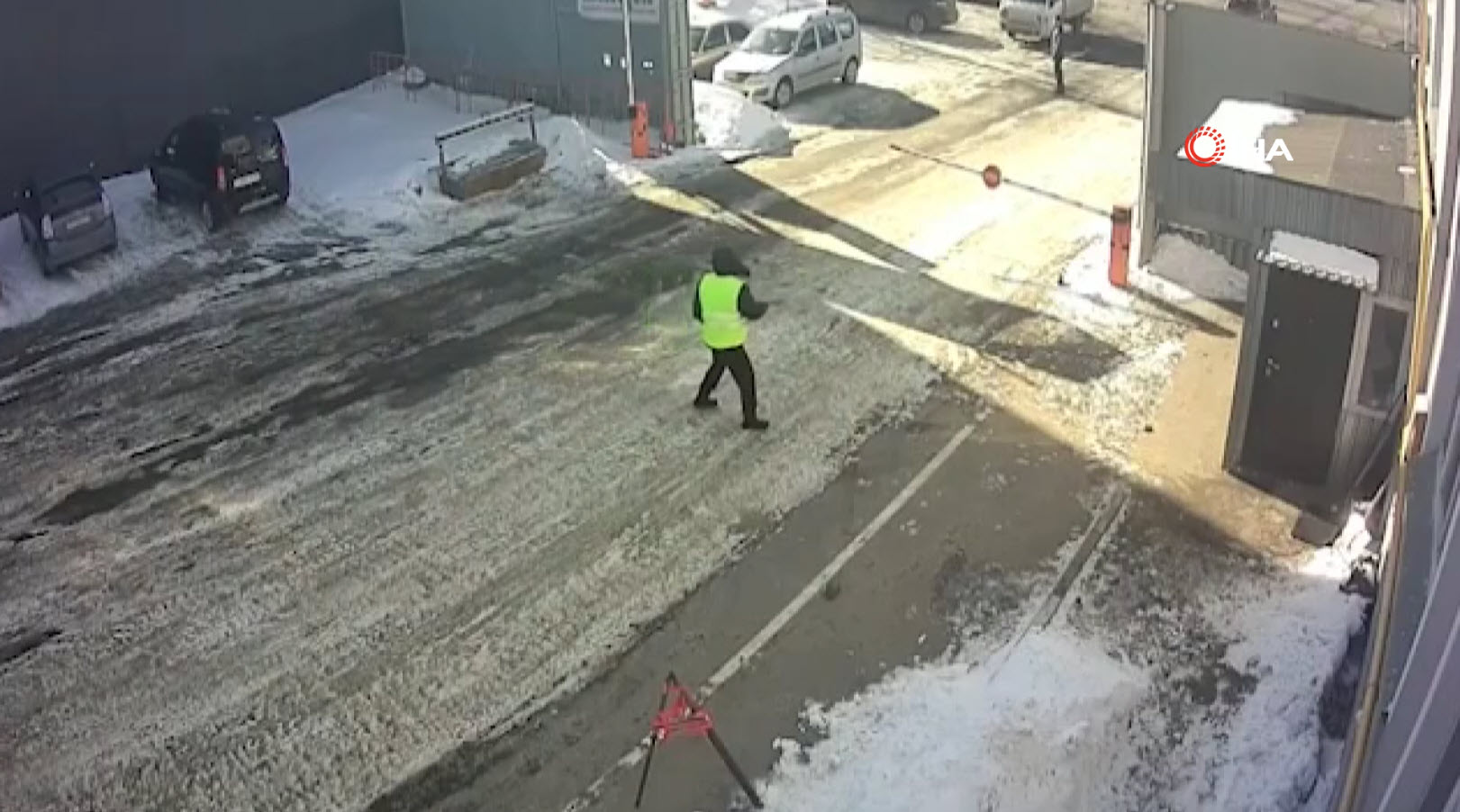 Bekçi kulübesine daldı! Fabrika işçisi...