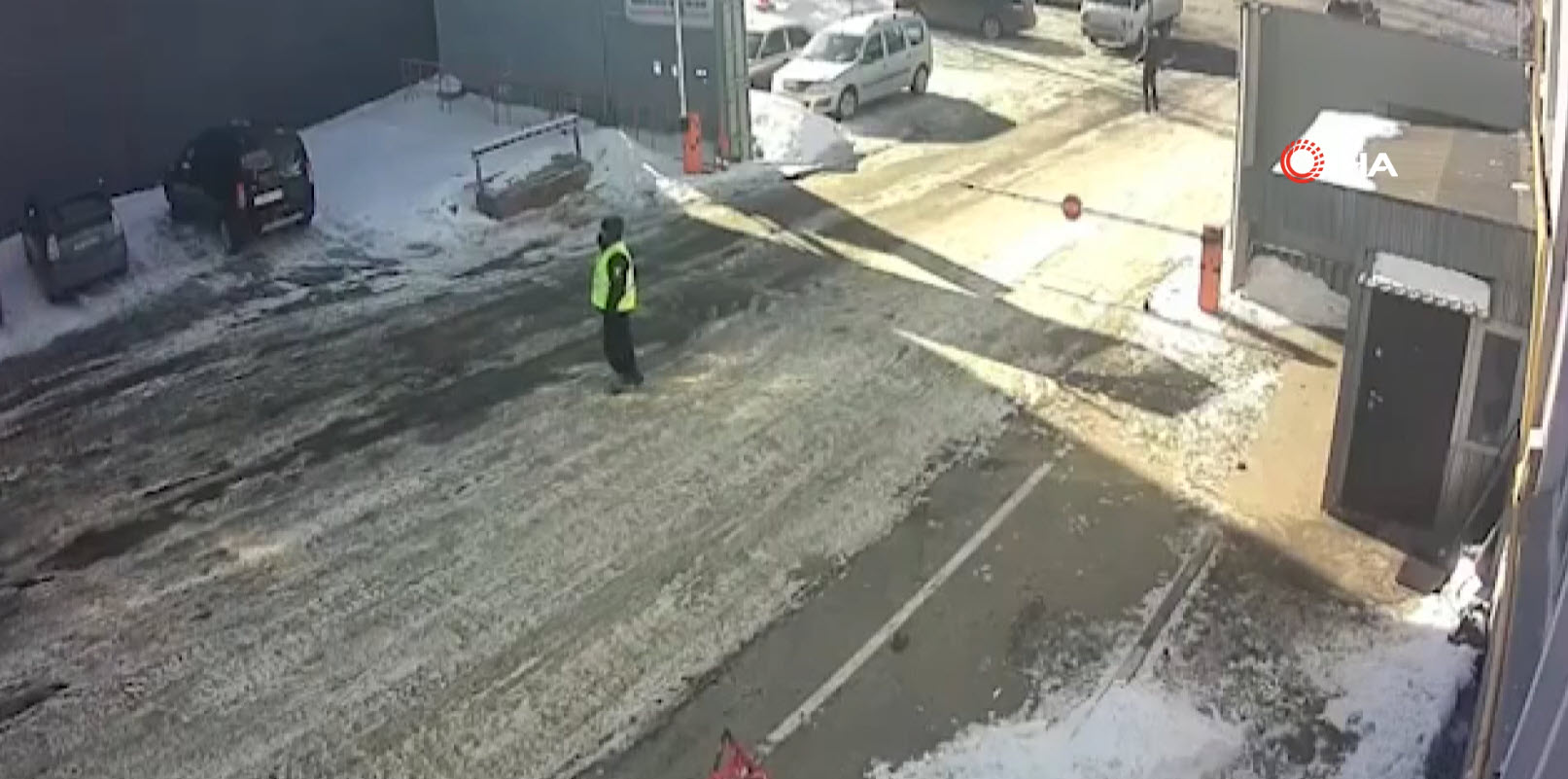 Bekçi kulübesine daldı! Fabrika işçisi...