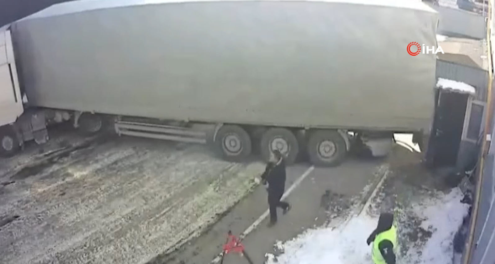 Bekçi kulübesine daldı! Fabrika işçisi...