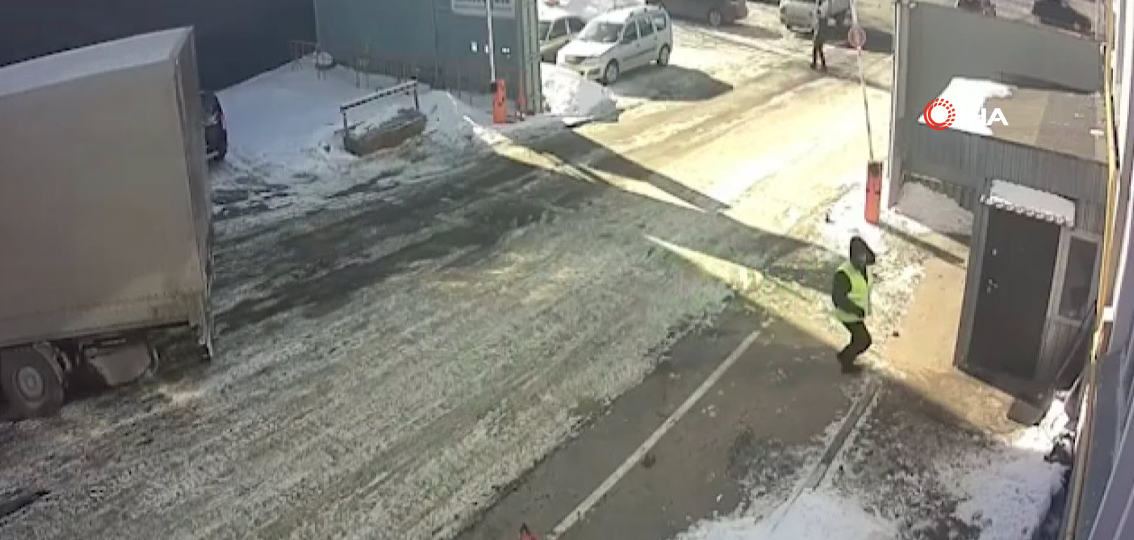 Bekçi kulübesine daldı! Fabrika işçisi...