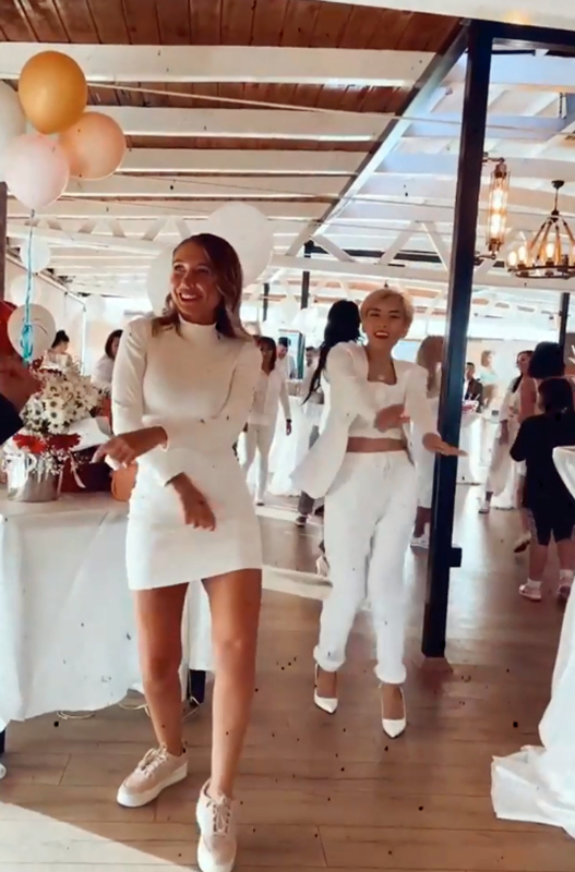 Antalya’da ’pes’ dedirten görüntü! 1900 kişi ne maske taktı ne de mesafe kuralına uydu