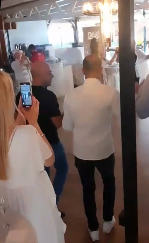 Antalya’da ’pes’ dedirten görüntü! 1900 kişi ne maske taktı ne de mesafe kuralına uydu