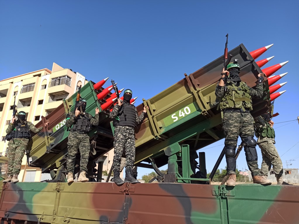 İsrail’e gözdağı! Hamas’ın silahlı kanadı El-Kassam Tugayları’ndan büyük askeri geçit töreni