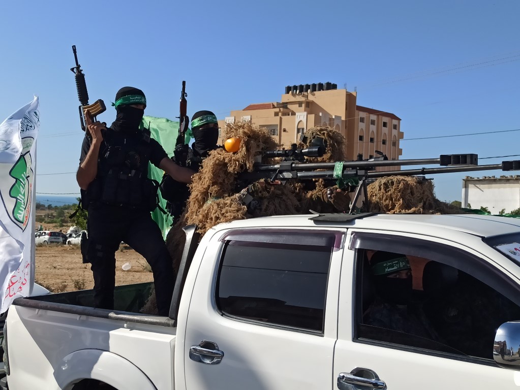 İsrail’e gözdağı! Hamas’ın silahlı kanadı El-Kassam Tugayları’ndan büyük askeri geçit töreni