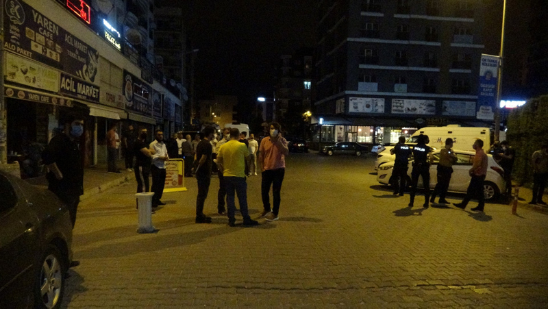 İzmir’de hastane önünde bekleyenlere silahlı saldırı: 3’ü ağır 5 yaralı var