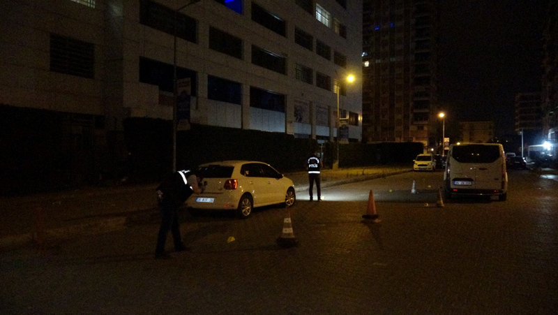 İzmir’de hastane önünde bekleyenlere silahlı saldırı: 3’ü ağır 5 yaralı var