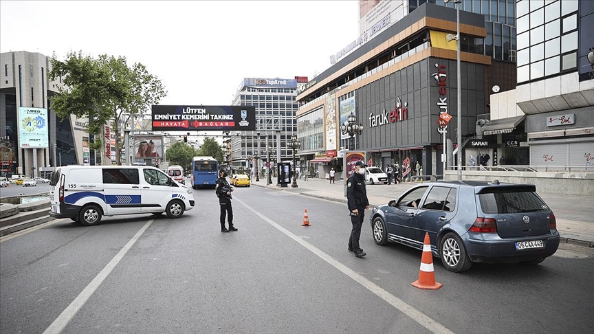 Türkiye genelinde hafta sonu sokağa çıkma kısıtlaması başladı | Nereler açık olacak?