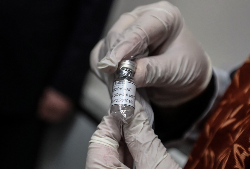 Koronavirüs geçirenler hangi aşıyı yaptırmalı? SinoVac mı BioNTech mi? Uzman isimden flaş açıklama