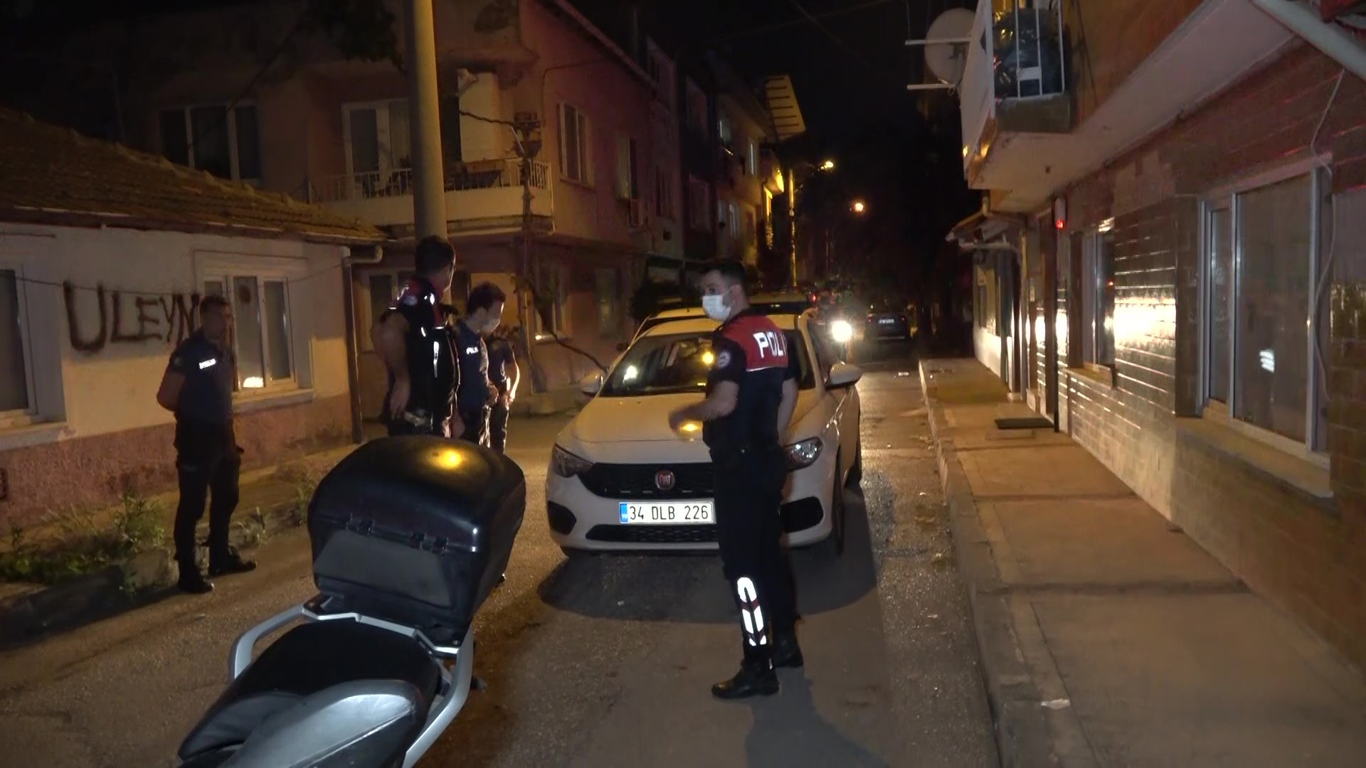 Kilometrelerce kaçtı! Yakalanınca takma dişini arattı