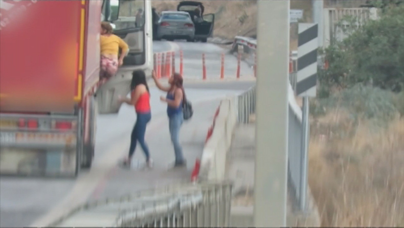 Adana-Mersin yolunda Cono kadınlarının fuhuş oyunu! Gelin arabası sürücüsünü bile soydu
