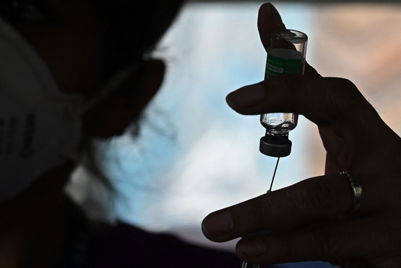 Bilim insanlarından yeni koronavirüs araştırması! Her yıl aşı olmak gerekli mi?