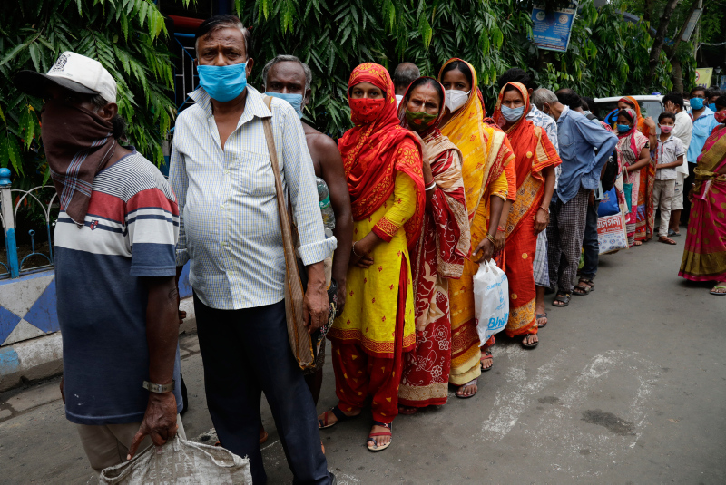 İlaç kıtlığı yaşanıyor! Hindistan’da kara mantar koronavirüsü unutturdu!