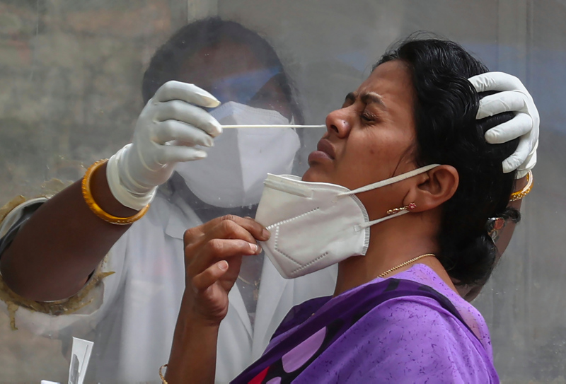 İlaç kıtlığı yaşanıyor! Hindistan’da kara mantar koronavirüsü unutturdu!