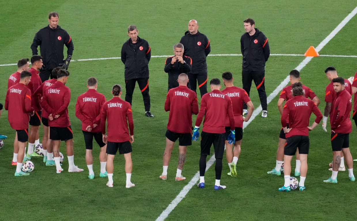 EURO 2020 İtalya-Türkiye maçı öncesi Şenol Güneş'ten flaş açıklamalar | İşte Türkiye'nin taktiği