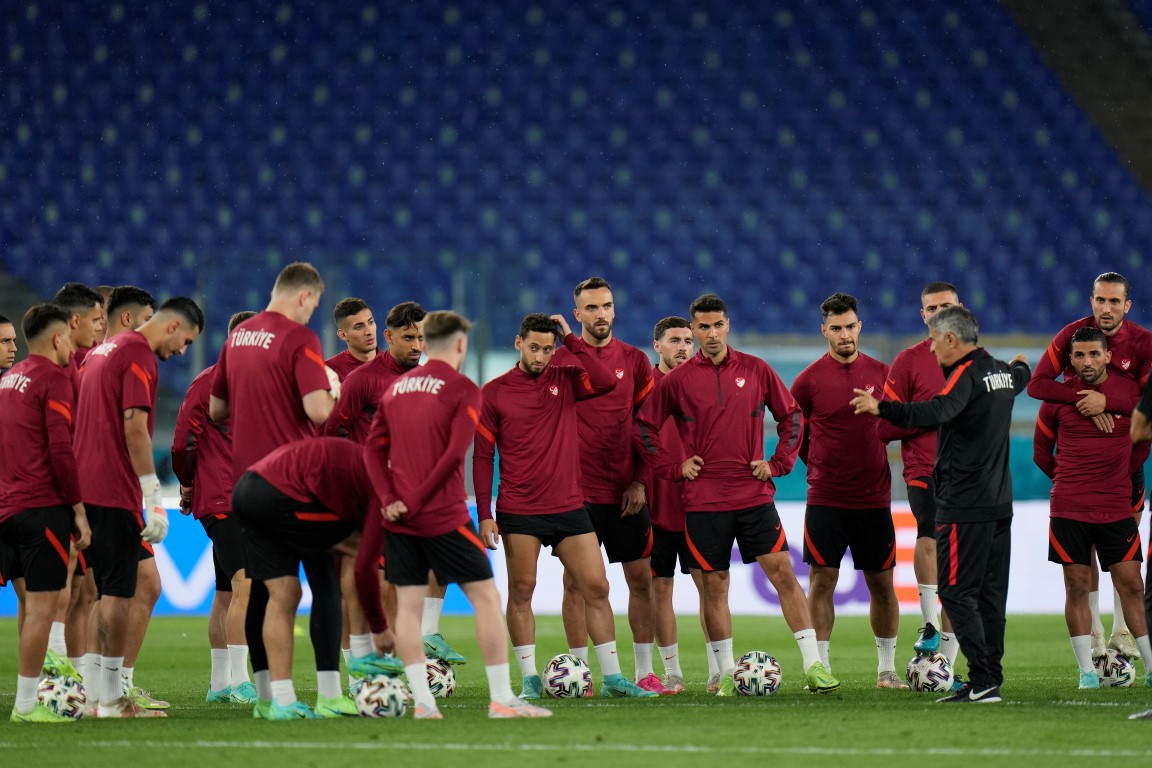 EURO 2020 İtalya-Türkiye maçı öncesi Şenol Güneş'ten flaş açıklamalar | İşte Türkiye'nin taktiği