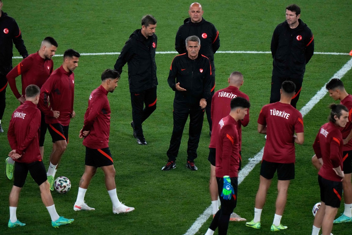 EURO 2020 İtalya-Türkiye maçı öncesi Şenol Güneş'ten flaş açıklamalar | İşte Türkiye'nin taktiği