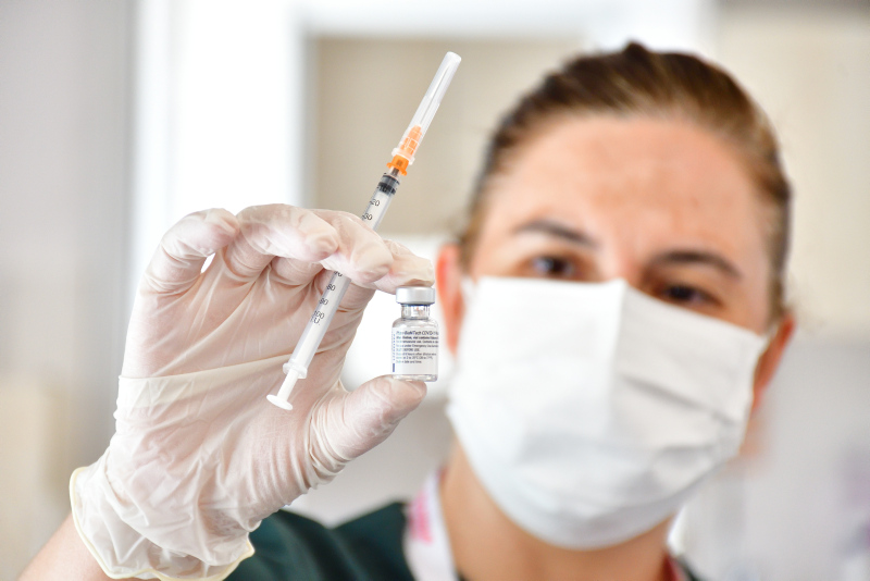 Alerjisi olanlar koronavirüs aşısı olabilir mi? Uzman isimden flaş açıklama