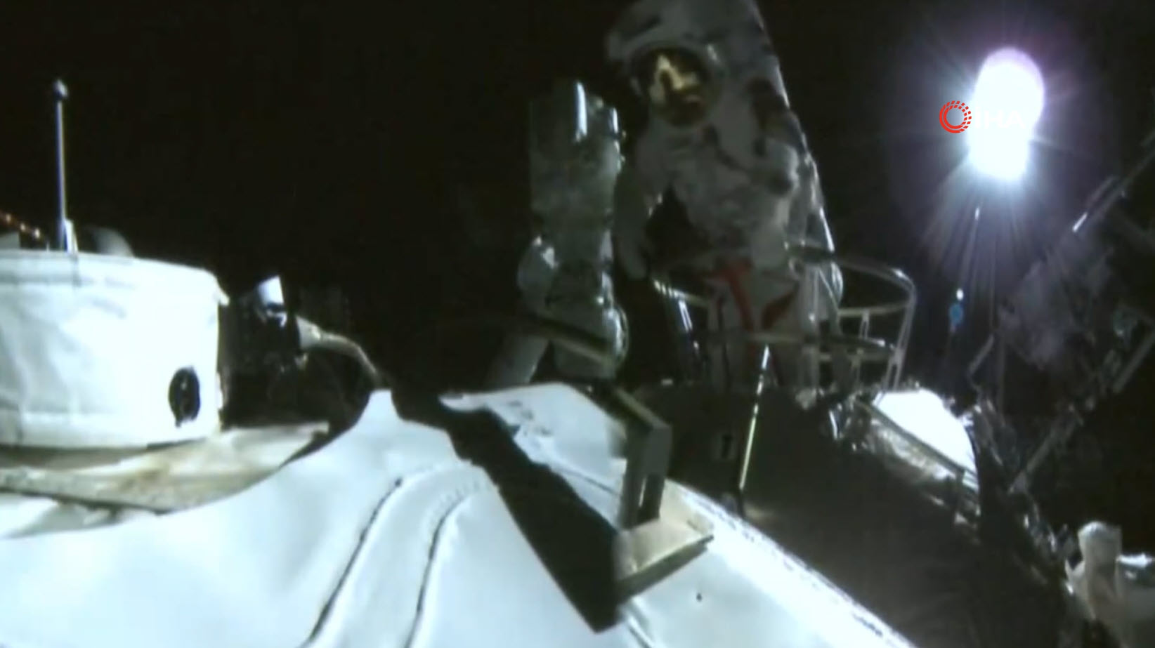 Çinli astronotlardan ilk uzay yürüyüşü