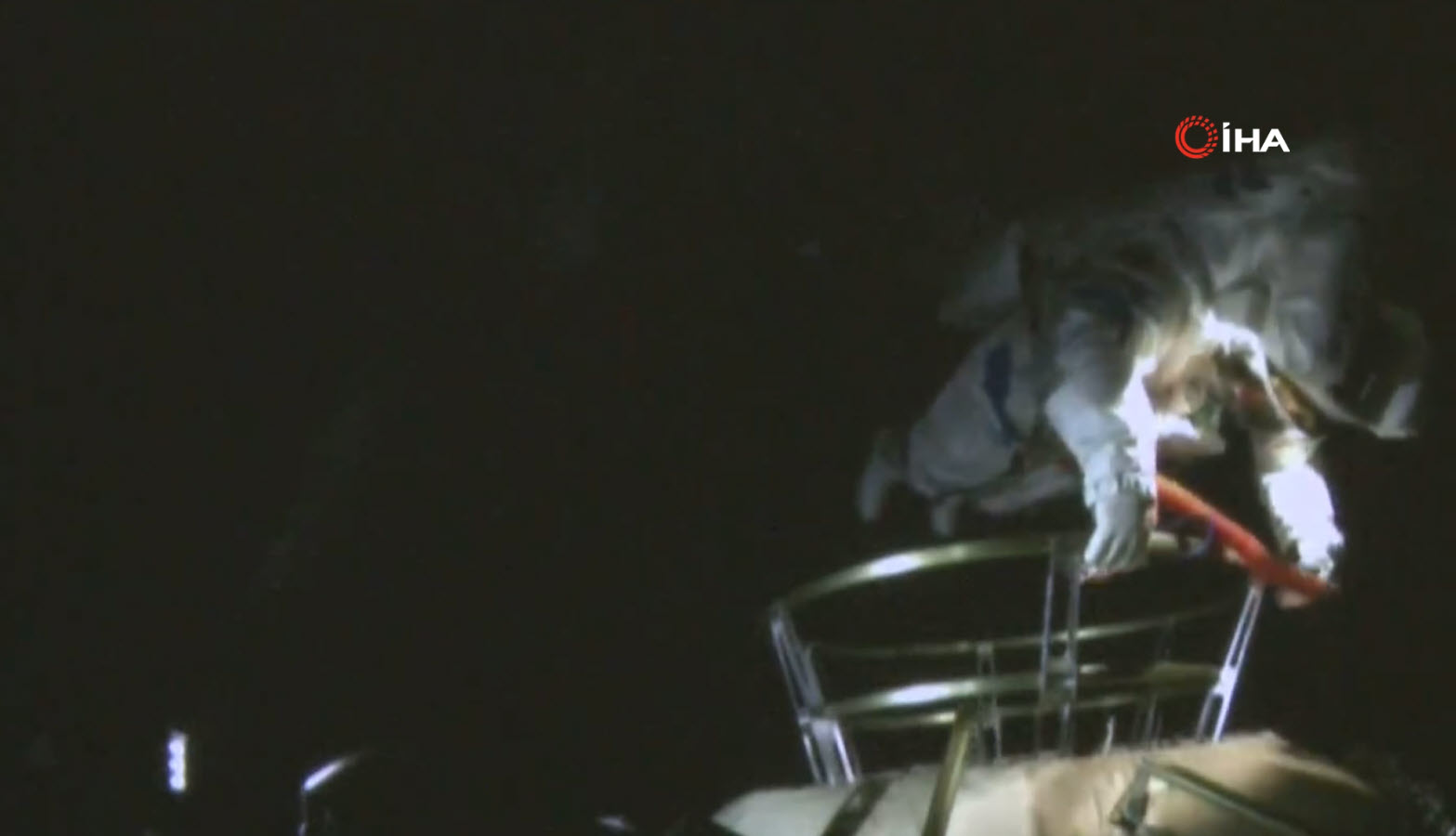 Çinli astronotlardan ilk uzay yürüyüşü