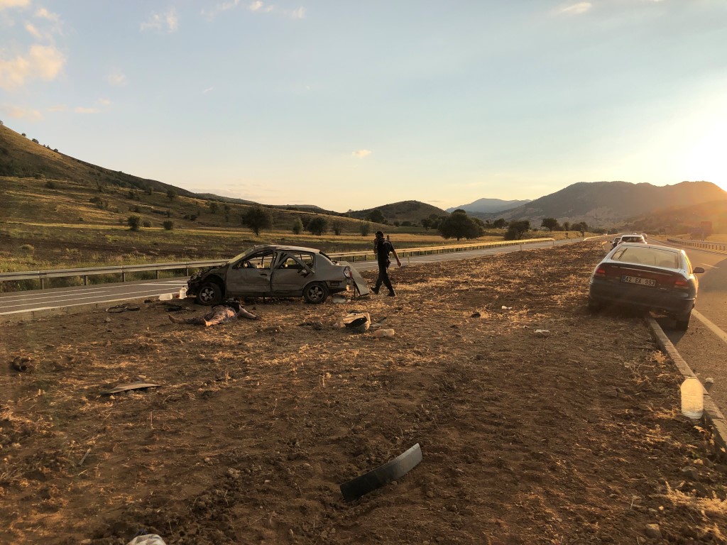 Konya’da feci kaza! Otomobillerin çarpışmasıyla camdan fırladılar: 4 ölü