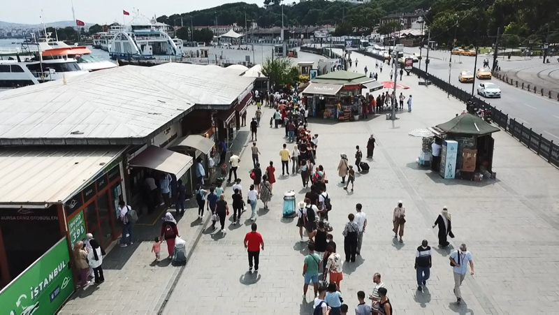 İstanbul’da kalanlar Adalar’a akın etti: Kuyruğun sonu gözükmedi