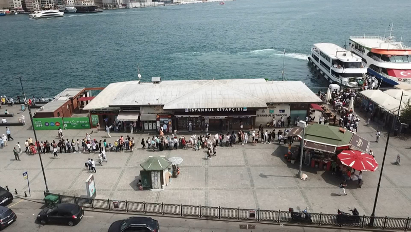 İstanbul’da kalanlar Adalar’a akın etti: Kuyruğun sonu gözükmedi