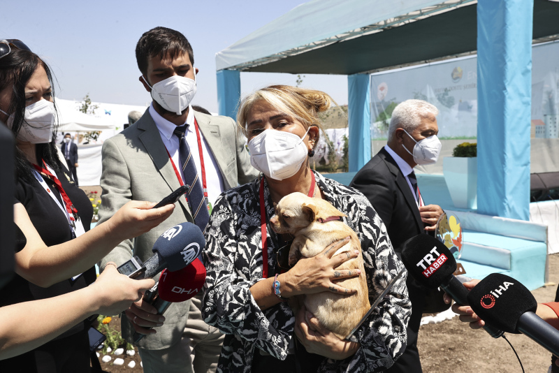 Emine Erdoğan ses telleri kesik köpeği Yonca Evcimik’e emanet etti! ‘Can dostunu’ buldu