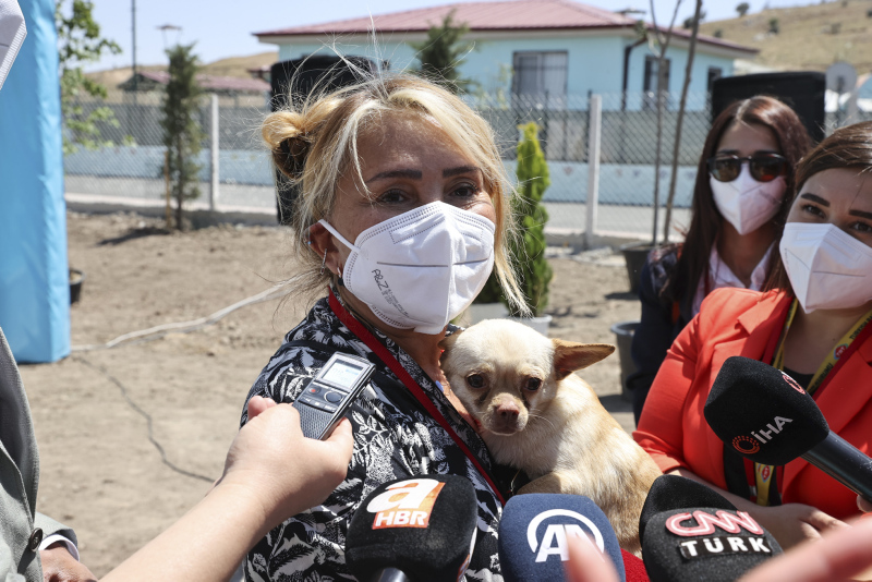 Emine Erdoğan ses telleri kesik köpeği Yonca Evcimik’e emanet etti! ‘Can dostunu’ buldu