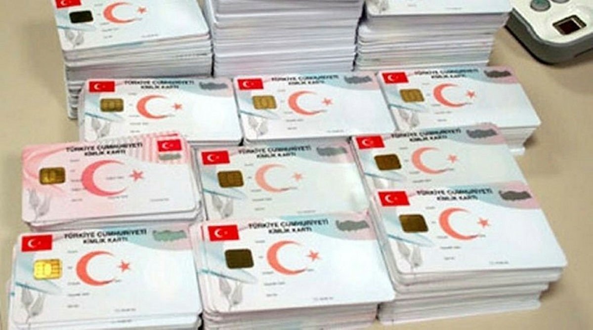 Yeni Doğan Bebek , Hastaneden Çıkmadan Kimliği Çıkıyor
Yeni Doğan Bebek , Hastaneden Çıkmadan Kimliği Çıkıyor [e
![Kimlik ve ehliyette yeni dönem! Kritik uyarı son tarih… Kimlik ve ehliyette yeni dönem! Kritik uyarı son tarih…