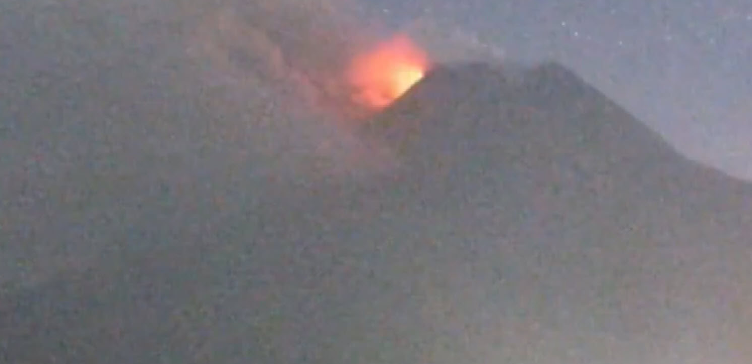Gökyüzünü duman kapladı! Endonezya’daki Merapi Yanardağı yeniden harekete geçti