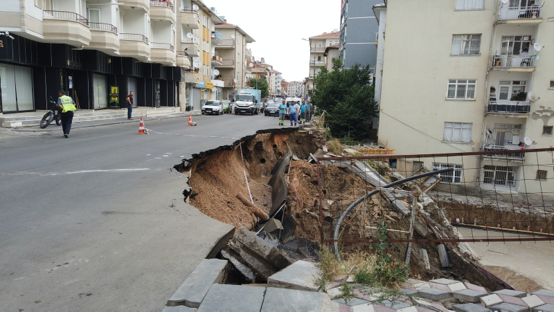Son dakika: Ankara’da istinat duvarı çöktü! Çevredeki binalar boşaltıldı