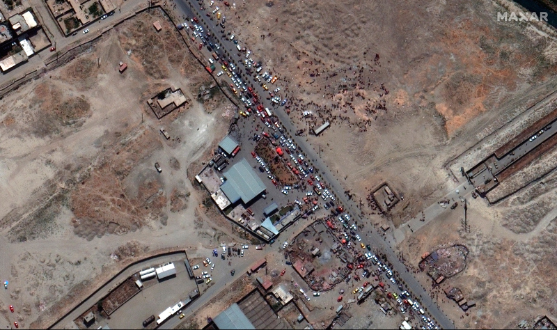Binlerce kişi ülkeyi terk etmek için bekliyor! Kabil Havalimanı’ndaki kalabalık uydu görüntülerine yansıdı