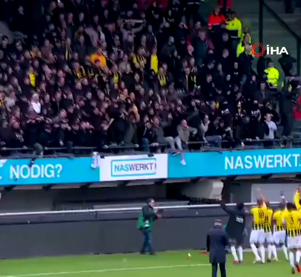 SPOR HABERLERİ - NEC Nijmegen - Vitesse maçında tribün çöktü! İşte o anlar...